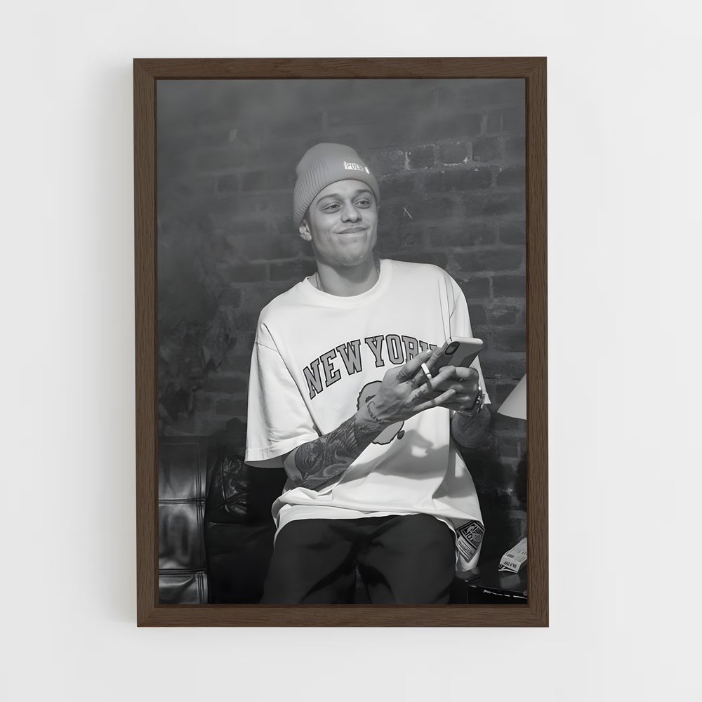 ap-pete davidson-4 cadre Bois foncé