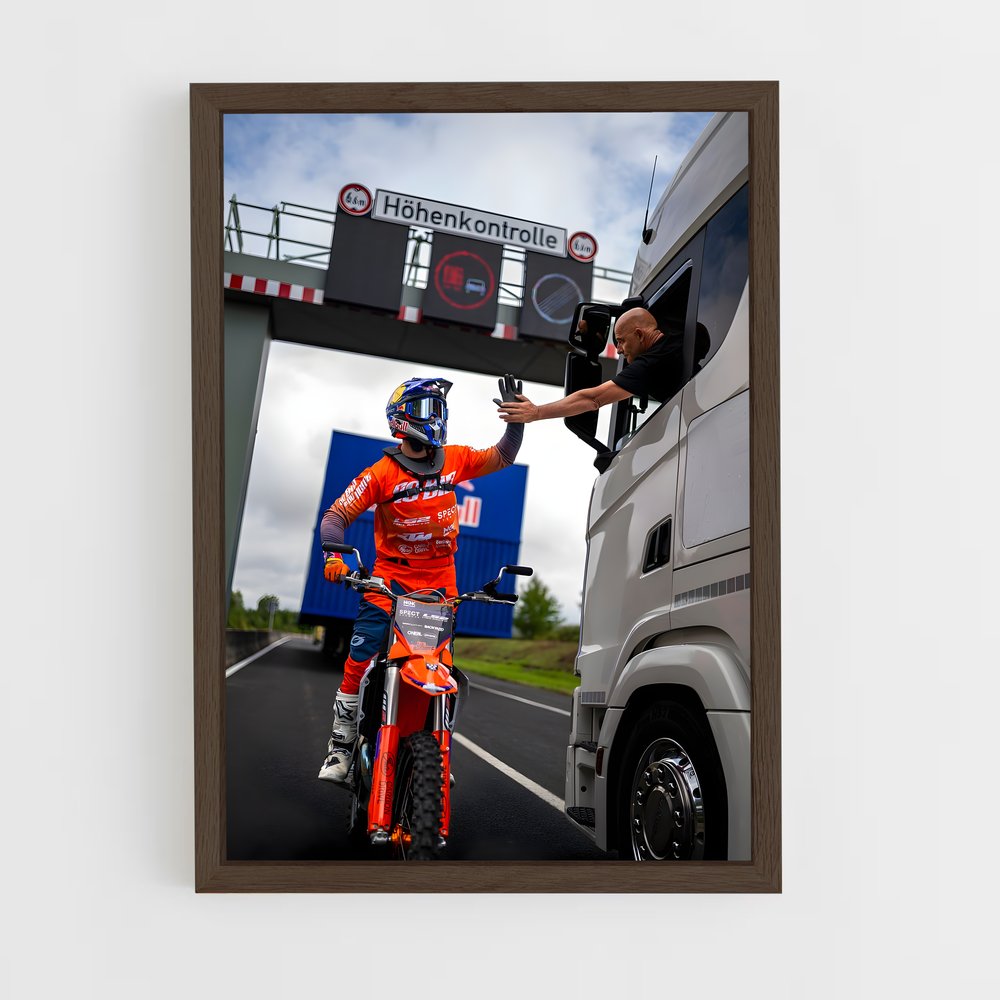 ap-stunt performer-1 cadre Bois foncé
