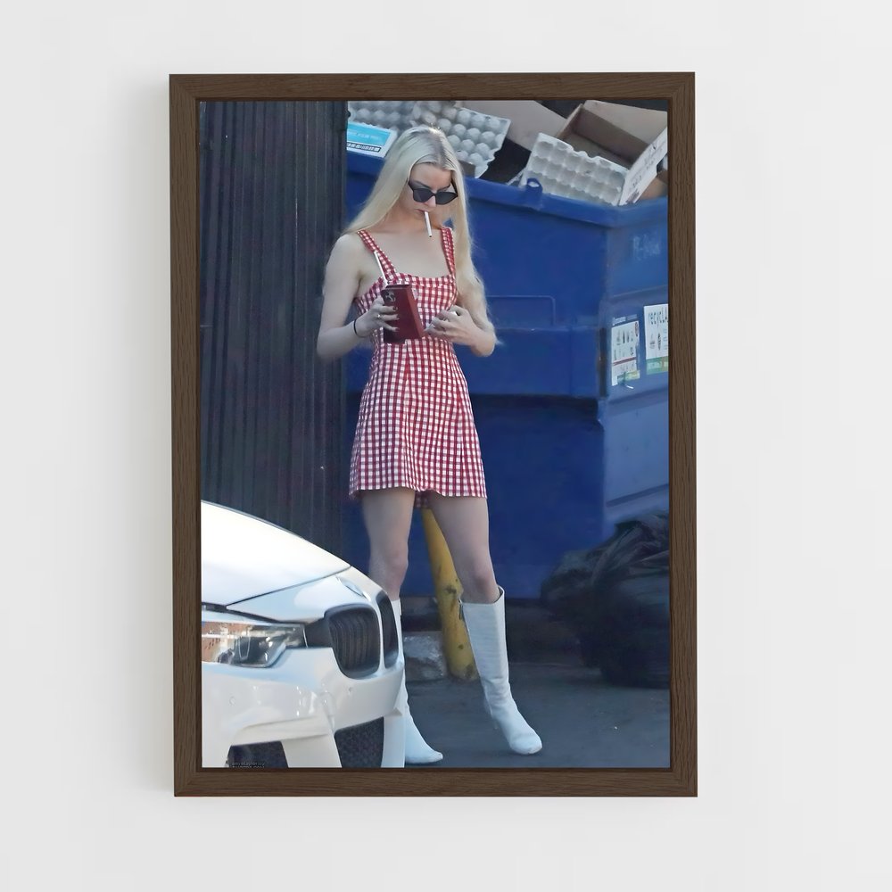 ap-anya taylor-joy-4 cadre Bois foncé