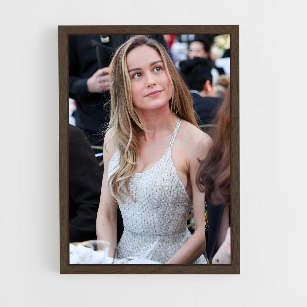 ap-brie larson-7 cadre Bois foncé