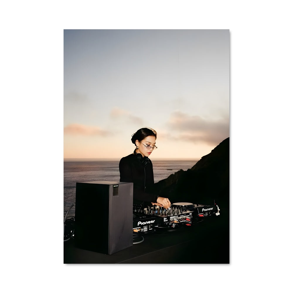 Poster DJ Femme en Noir