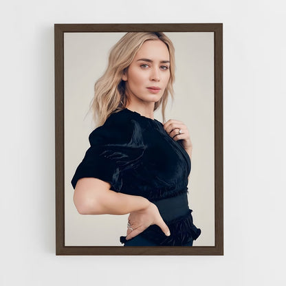 ap-emily blunt-2 cadre Bois foncé