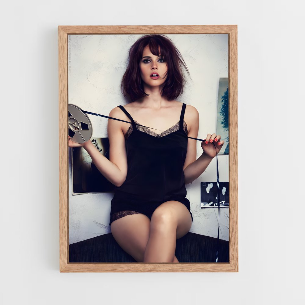 ap-felicity jones-1 cadre Bois clair