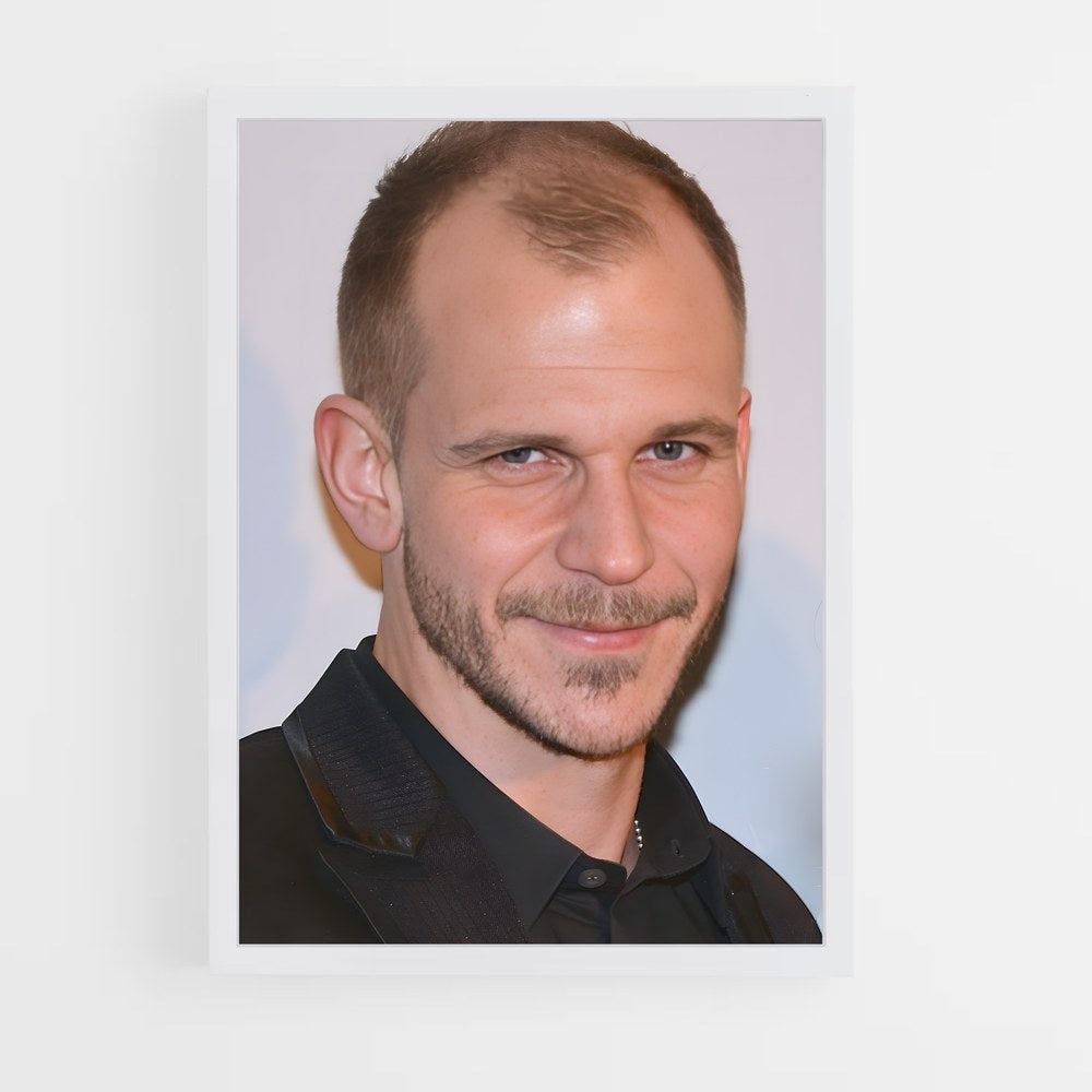 ap-gustaf skarsgård-5 cadre Blanc
