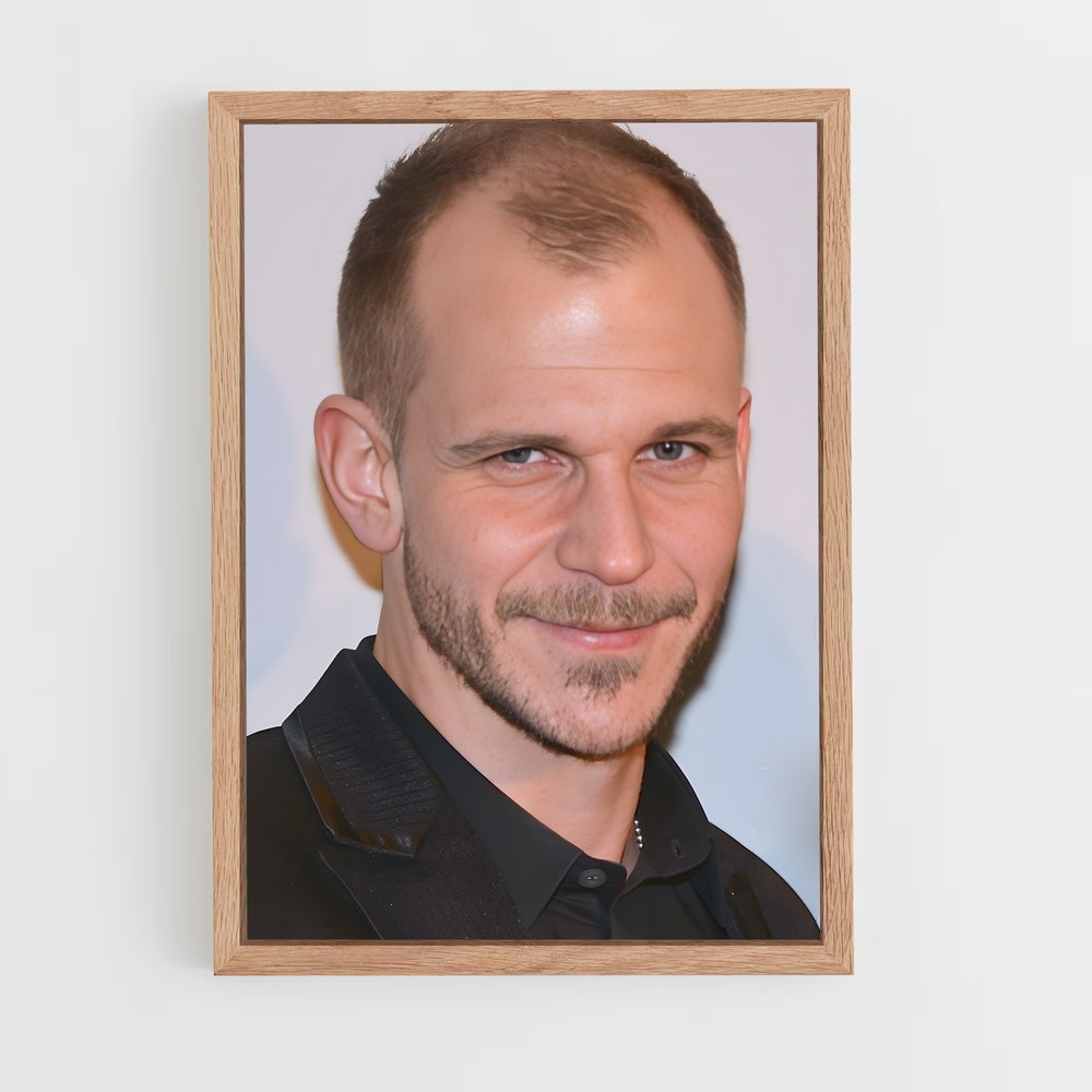 ap-gustaf skarsgård-5 cadre Bois clair
