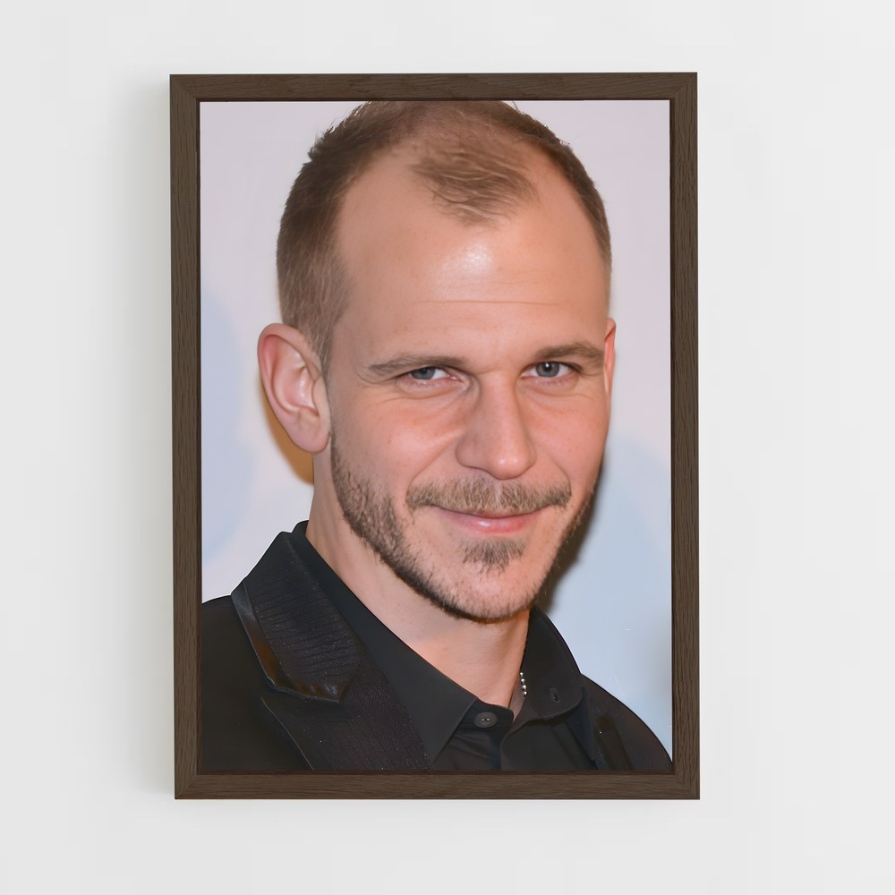 ap-gustaf skarsgård-5 cadre Bois foncé