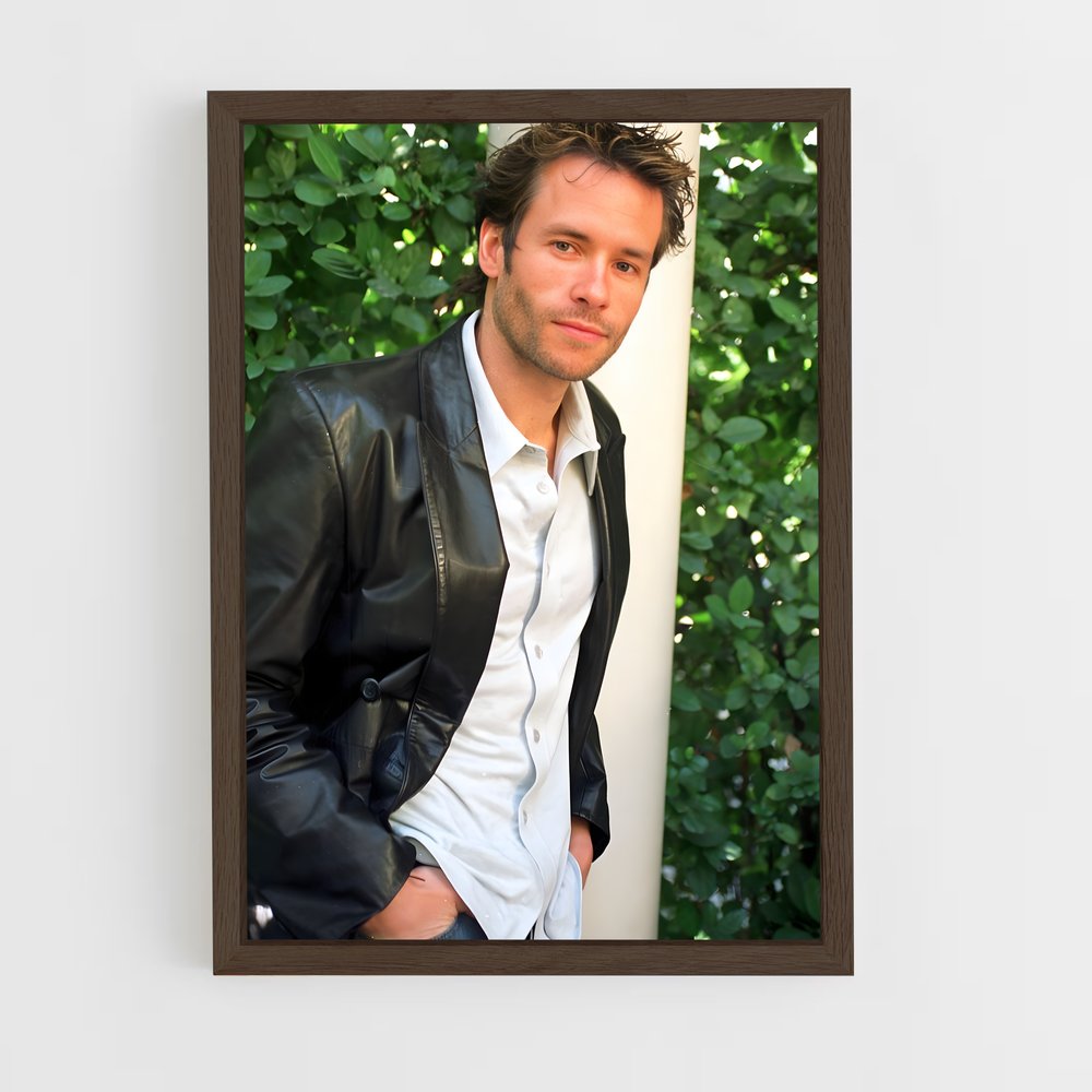 ap-guy pearce-2 cadre Bois foncé