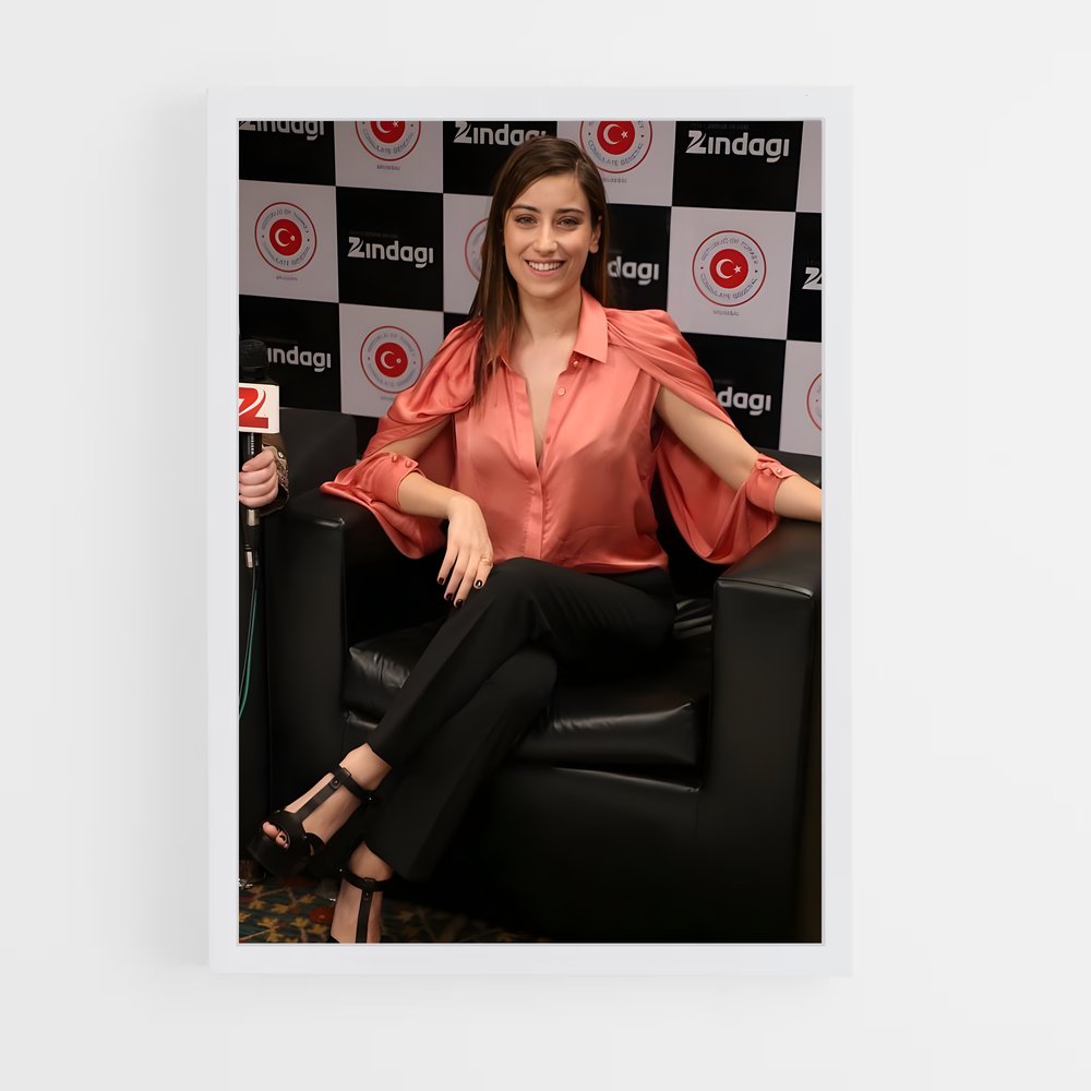 ap-hazal kaya-11 cadre Blanc