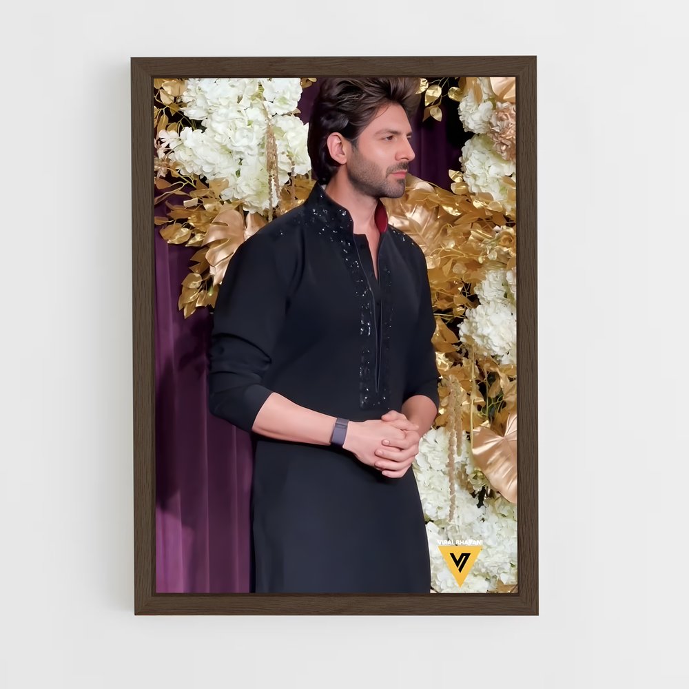 ap-kartik aaryan-10 cadre Bois foncé