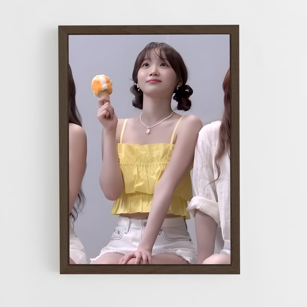 ap-kim chaewon-7 cadre Bois foncé