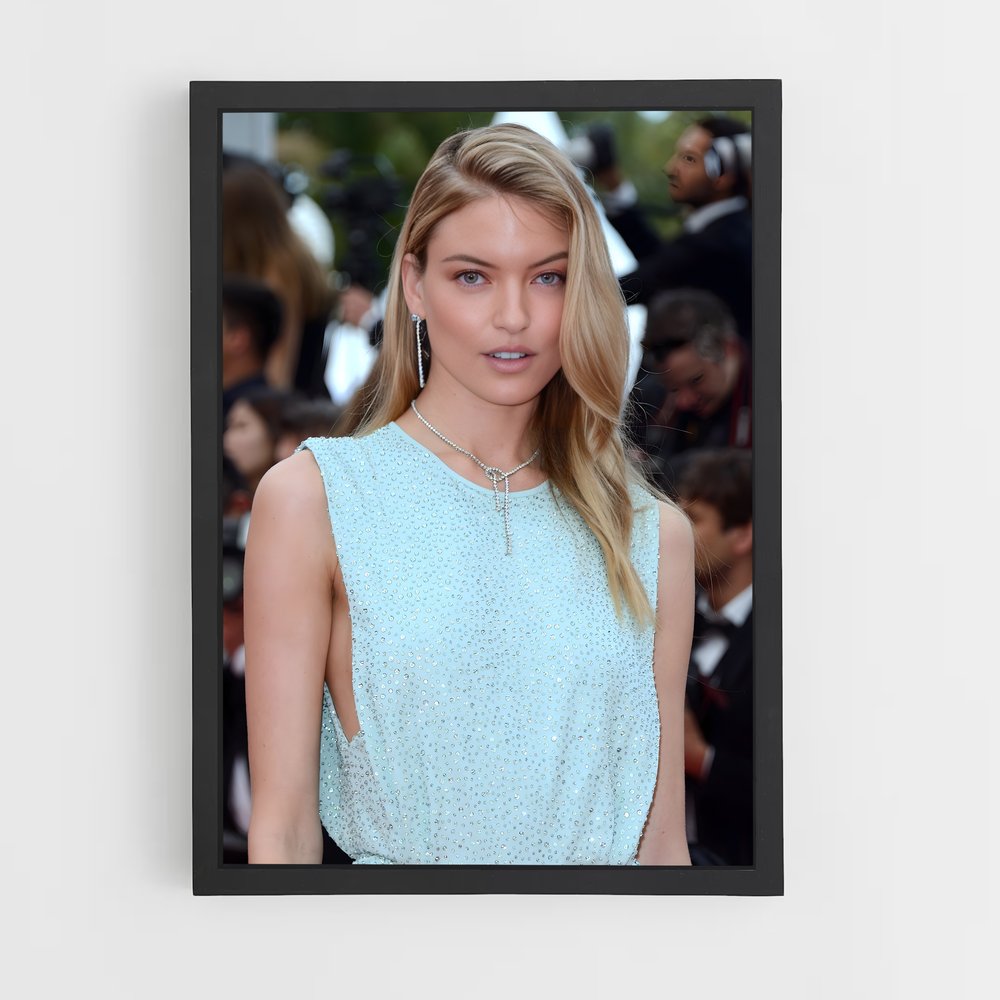 ap-martha hunt-4 cadre Noir