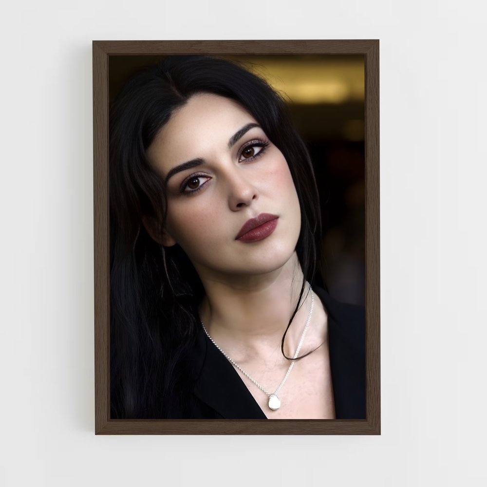 ap-monica bellucci-4 cadre Bois foncé