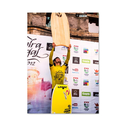 Poster Surfing the Waves