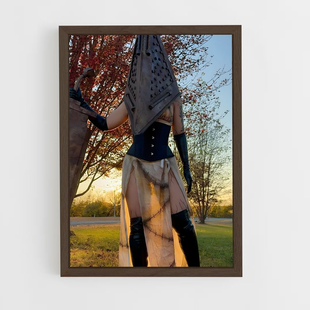 ap-pyramid head-4 cadre Bois foncé