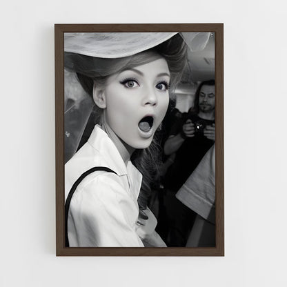 ap-surprised face-1 cadre Bois foncé