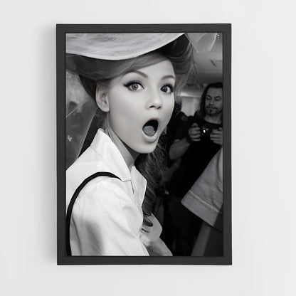 ap-surprised face-1 cadre Noir