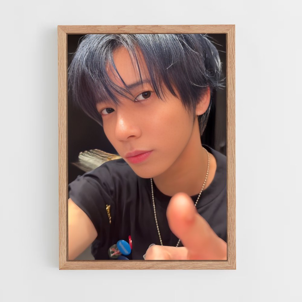 ap-taehyun-2 cadre Bois clair