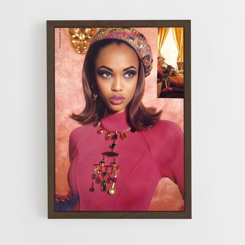 ap-tyra banks-3 cadre Bois foncé