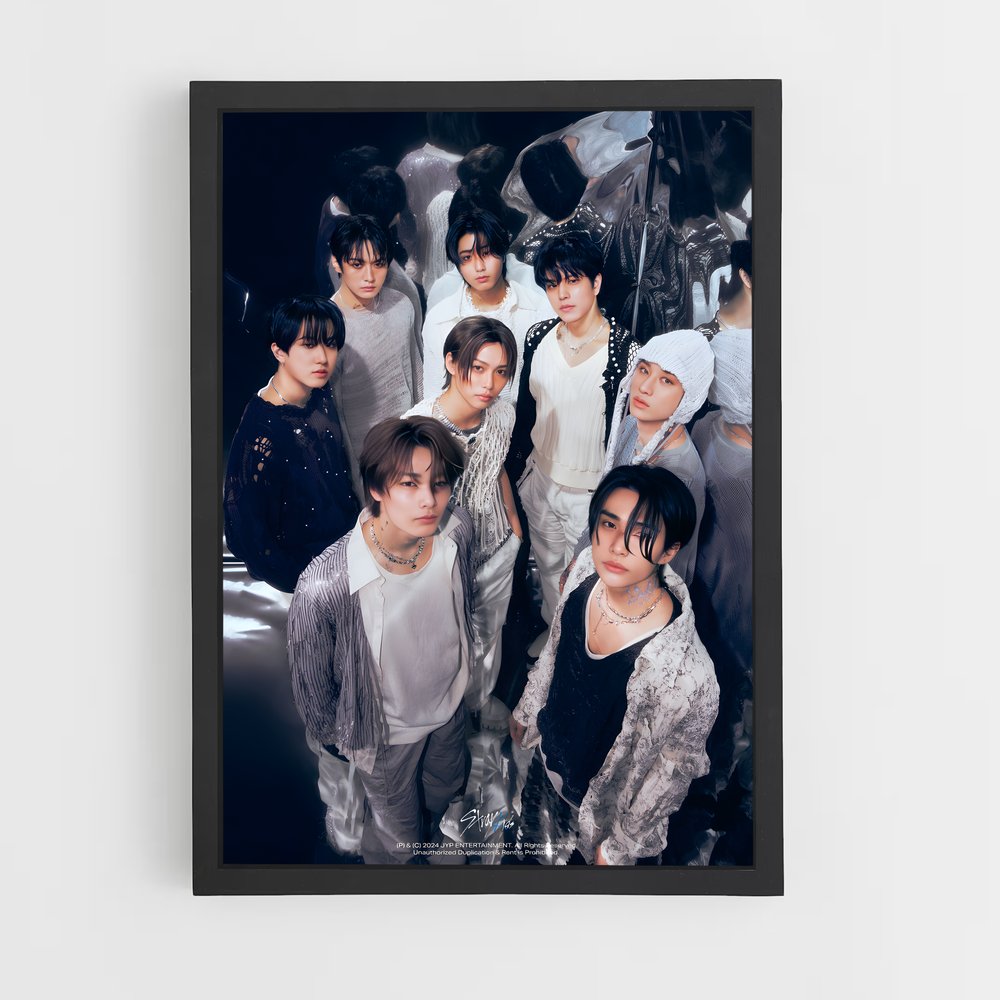 stray-kids-1 cadre Noir